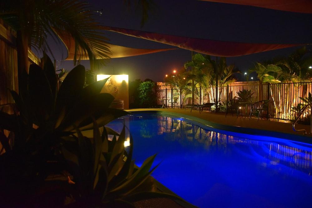 Bluewater Harbour Motel โบเวน ภายนอก รูปภาพ