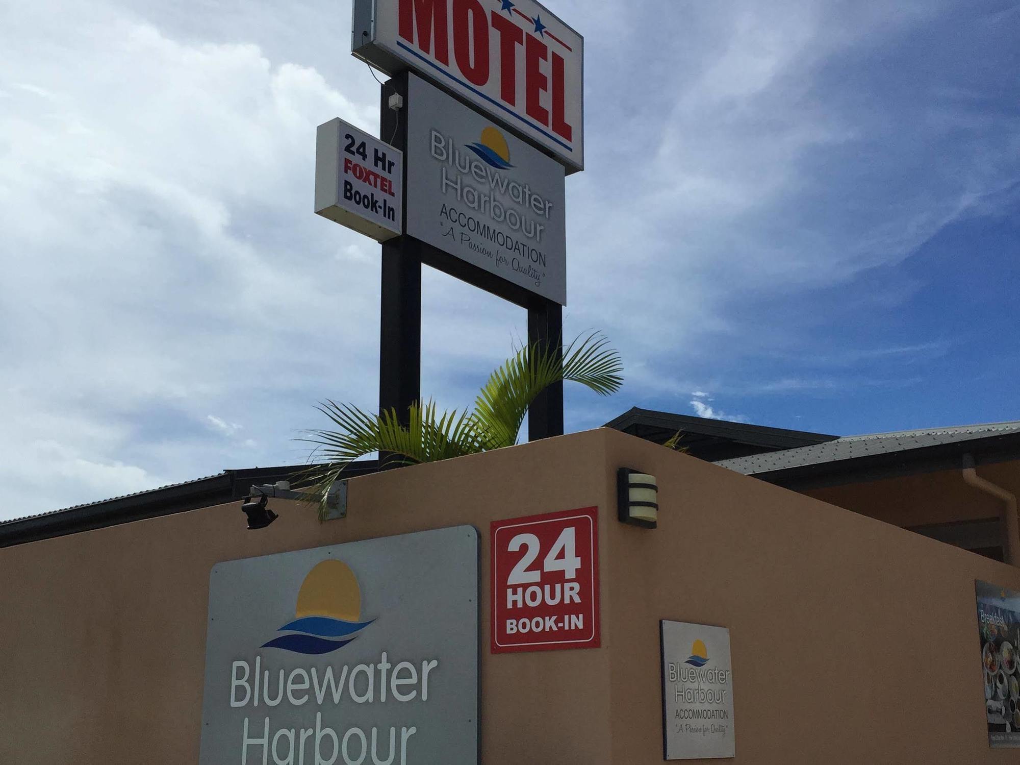 Bluewater Harbour Motel โบเวน ภายนอก รูปภาพ