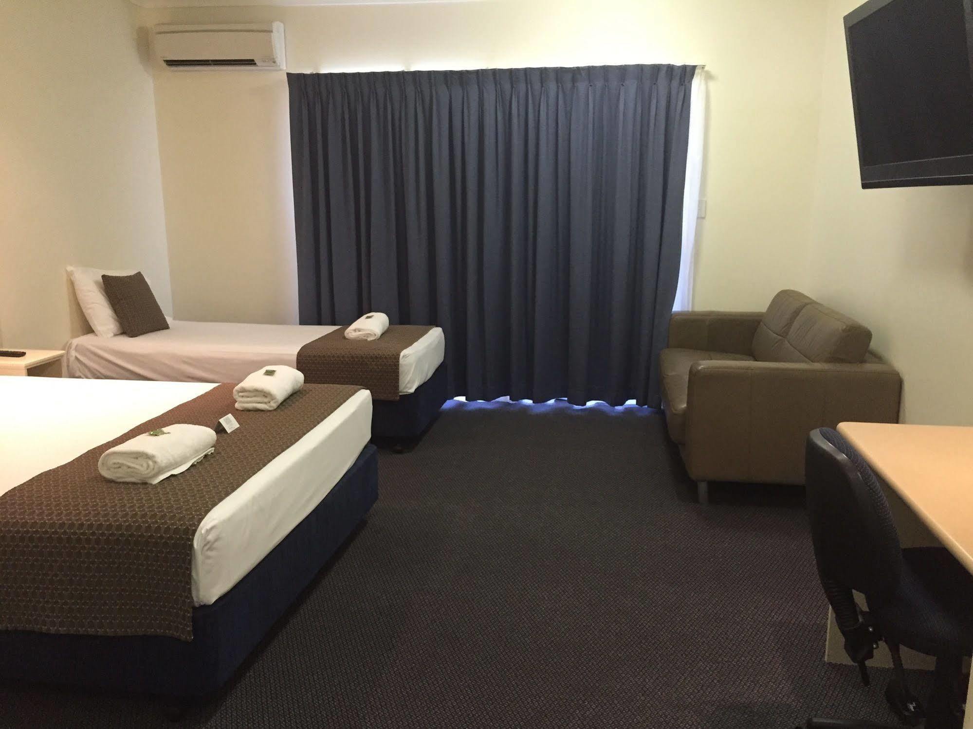 Bluewater Harbour Motel โบเวน ภายนอก รูปภาพ