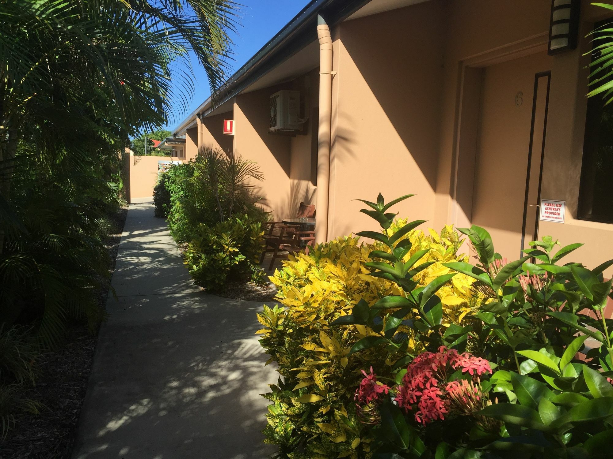 Bluewater Harbour Motel โบเวน ภายนอก รูปภาพ