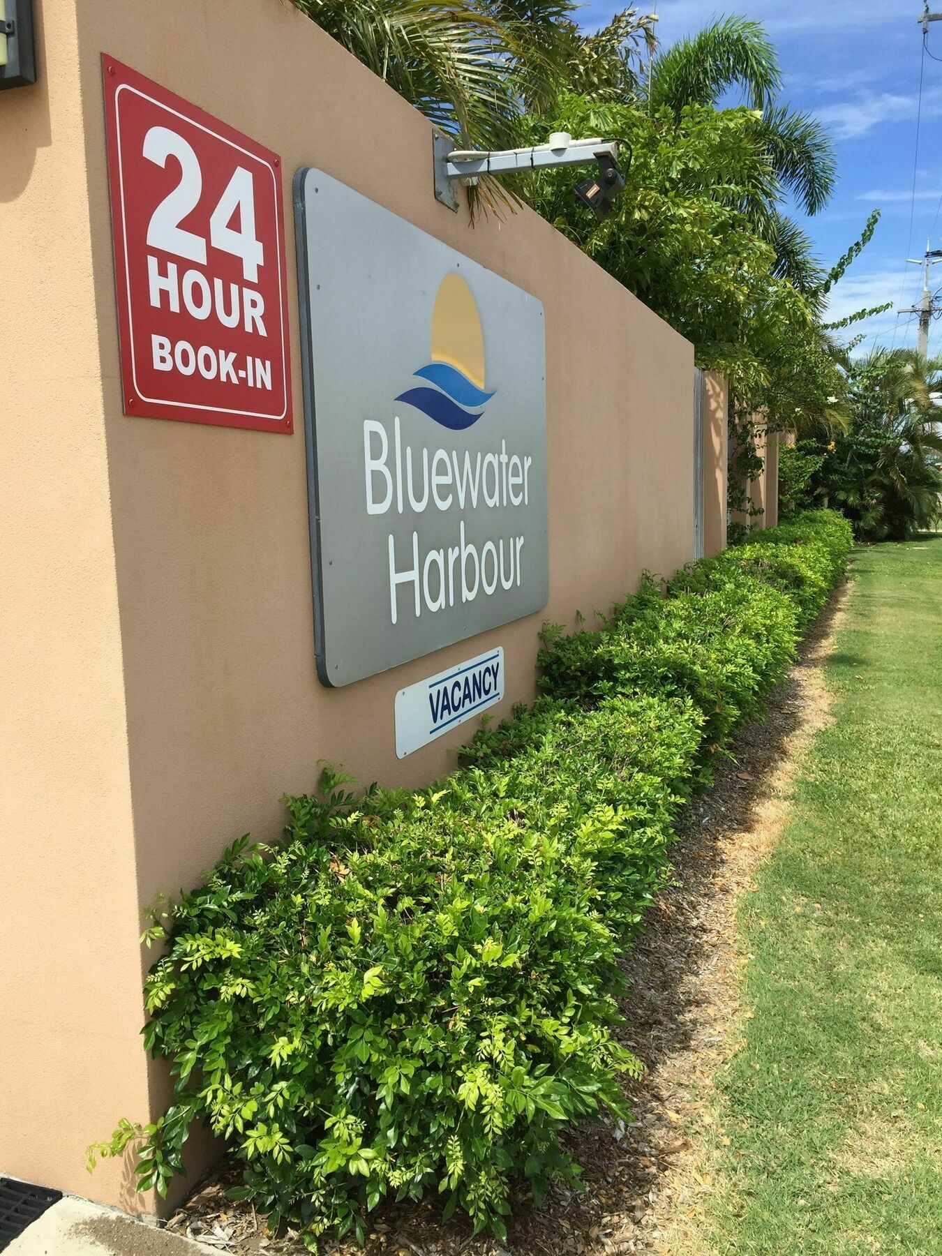 Bluewater Harbour Motel โบเวน ภายนอก รูปภาพ